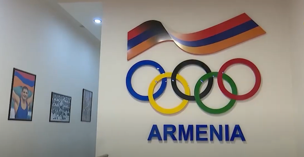  Աշխարհահռչակ կարատեիստ Արթուր Հովհաննիսյանը պարգևատրվել է ՀԱՕԿ-ի մեդալով