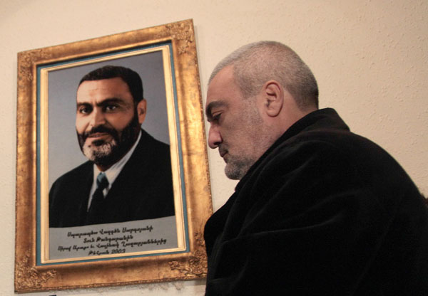 «չկար մի անհատ, որ կարողանար Վազգենի վրա ձեռք բարձրացներ, ոչ մեկի քաշը էդքան չէր հերիքի». Արմեն Սարգսյան