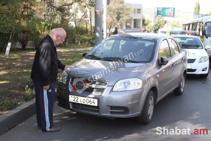 Երևանում 85-ամյա վարորդը Chevrolet-ով վրաերթի է ենթարկել 62-ամյա կին հետիոտնին. (լուսանկարներ)