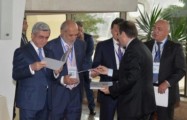 Նոր նամականիշ` նվիրված Լազարյան Ճեմարանի 200-ամյակին