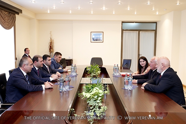 Քաղաքապետ Տարոն Մարգարյանը հանդիպել է Գերմանական կարմիր խաչի ներկայացուցիչների հետ