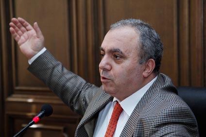 Լսե՛ք, մեզ ձեռ մի առեք, այ մարդ տուալետ չենք կարում մտնենք. Հրանտ Բագրատյանը՝ ՀՀԿ-ին (տեսանյութ)