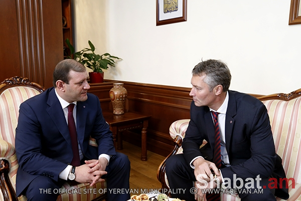 Քաղաքապետ Տարոն Մարգարյանը հանդիպել է Եկատերինբուրգի գործընկերոջ հետ