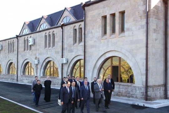 Բակո Սահակյանը ծանոթացել է Արցախի Մատենադարանի շենքի կառուցման աշխատանքներին