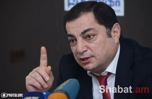 Վահրամ Բաղդասարյանը պատասխանում է Լևոն Զուրաբյանին և բացատրում «իդիոտ» բառի հայերեն նշանակությունը (տեսանյութ)