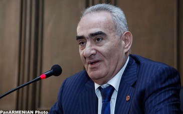 Գալուստ Սահակյանը մեկնում է Ժնեւ