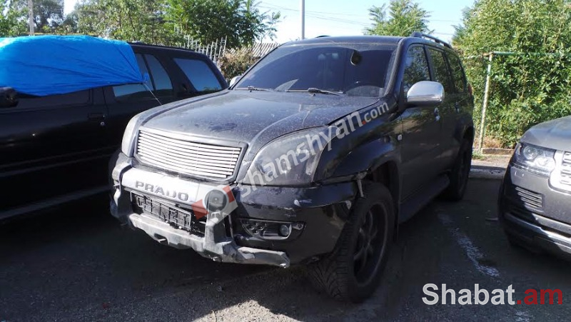 Երևանում տնօրենը Toyota Land Cruiser Prado-ով բախվել է գլխավոր մաքսային տեսուչի Hօnda-ին. կան վիրավորներ
