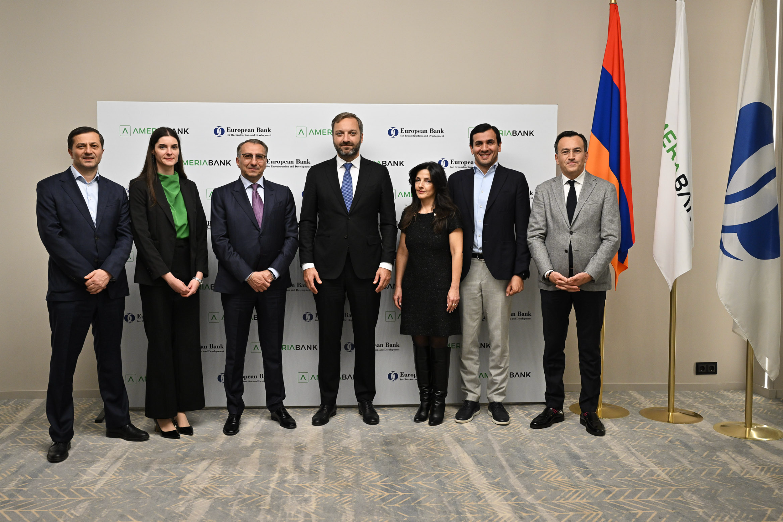 ՎԶԵԲ–Ամերիաբանկ խոշոր գործարքը նոր էջ է բացում հայկական բիզնեսի համար