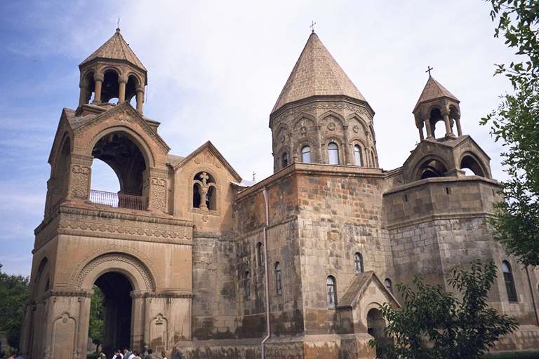 Հրեշտակապետեր Գաբրիելի և Միքայելի և ողջ երկնային զորքի հիշատակության օրն է