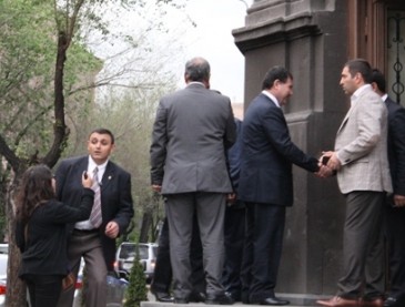 Ուղիղ միացում. ՀՀԿ-ականները նիստի են գալիս