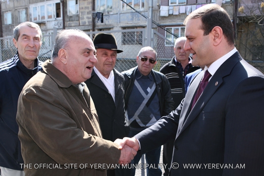 Քաղաքապետ Տարոն Մարգարյանն աշխատանքային շրջայց է կատարել Նուբարաշեն և Քանաքեռ-Զեյթուն վարչական շրջաններում