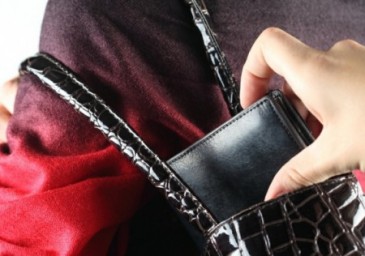 27-ամյա երիտասարդը երեւանյան երթուղայինում դրամապանակ է գողացել