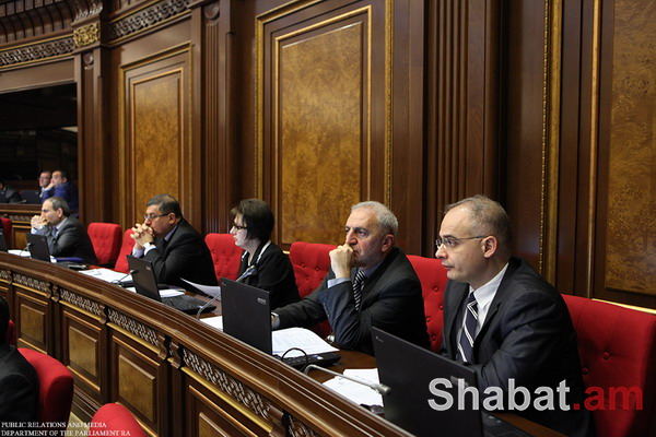 Լյուդմիլա Սարգսյանն ու Լևոն Զուրաբյանը վիճում էին ԱԺ նիստերի դահլիճում
