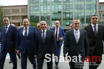 Վարչապետը մասնակցել է «Պանարմենիան Էքսպո 2015» միջազգային ցուցահանդեսի բացմանը