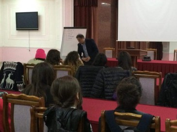 ՀՀԿ ԵԿ-ն «Ոչ պետական բուհերի ուսանողական կենտրոն» ՀԿ հետ համատեղ կազմակերպել էր «Ճանաչենք մեզ» խորագրով սեմինար-քննարկում