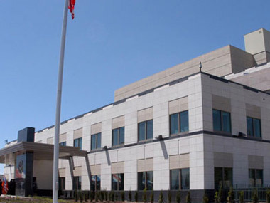 Քաղաքացին ներխուժել է ԱՄՆ դեսպանատուն և սպառնացել ինքնավնասել իրեն, եթե չտեսնի դեսպանին