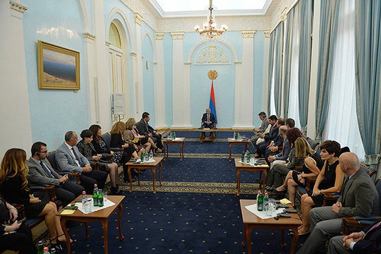 Սերժ Սարգսյանն ընդունել է ԱՄՆ-ից Հայաստան ժամանած «Գլենդեյլ Ադվենտիստ» կենտրոնի բժիշկներին
