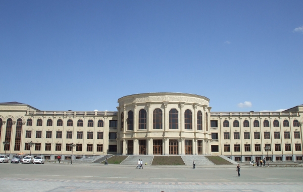 Գյումրու քաղաքապետարանը «երկու ծախսերը մի դռնից են հանում». «Ժամանակ»