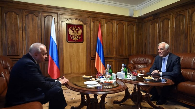 Վահագն Խաչատուրյանը Ռուսաստանի օրվա կապակցությամբ այցելել է ՌԴ դեսպանատուն