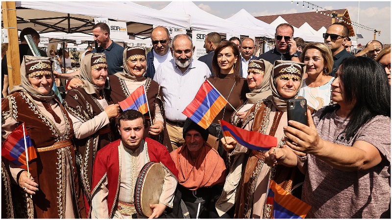Վարչապետը տիկնոջ հետ այցելել է Գյուղական կյանքի և ավանդույթների փառատոն (լուսանկարներ)