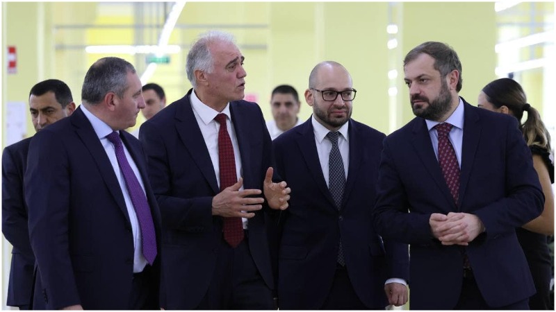  Պապոյանն այցելել է Վանաձորի «Գլորիա» կարի ֆաբրիկա