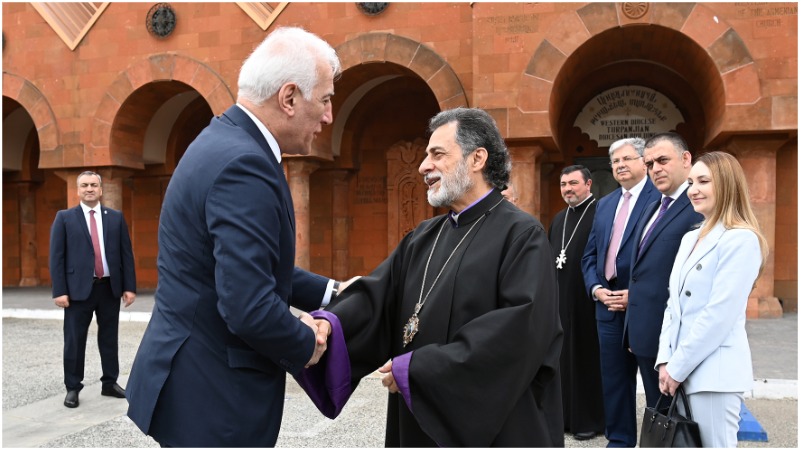 Խաչատուրյանը հանդիպել է ԱՄՆ-ում Հայոց արևմտյան թեմի առաջնորդի հետ (տեսանյութ)