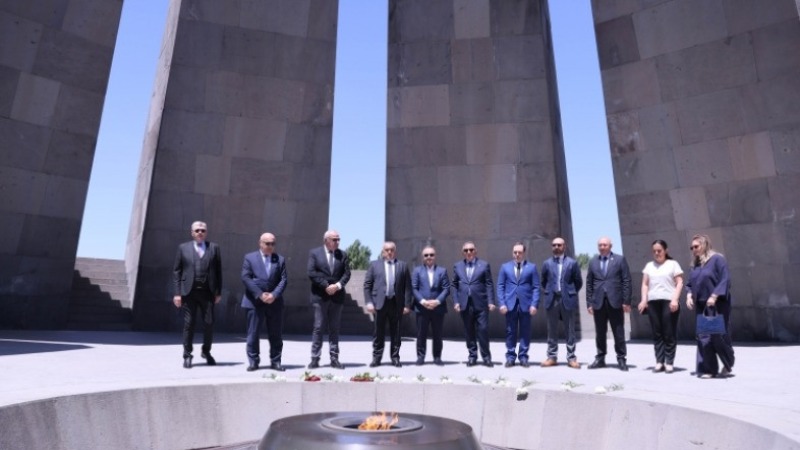Վրաստանի խորհրդարանի մշակույթի հանձնաժողովի նախագահ Գիորգի Գաբունյայի գլխավորած պատվիրակությունն այցելել է Ծիծեռնակաբերդի հուշահամալիր