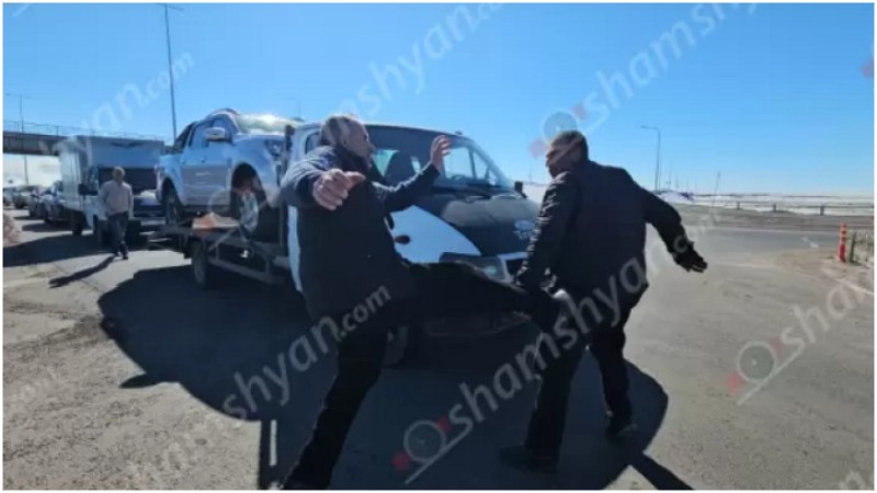 Հոռոմի խաչմերուկում ճանապարհը չզիջելու պատճառով վարորդները իրար հայհոյել և ծեծել են