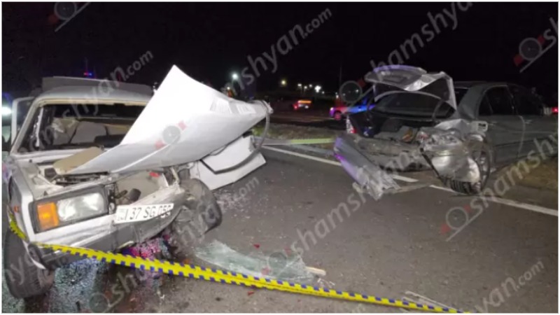 Բախվել են «Mercedes»-ն ու «Ford»-ը, իսկ հետո «07»-ը բախվել է «Mercedes»-ին. վերջինը հայտնվել է գազոնում