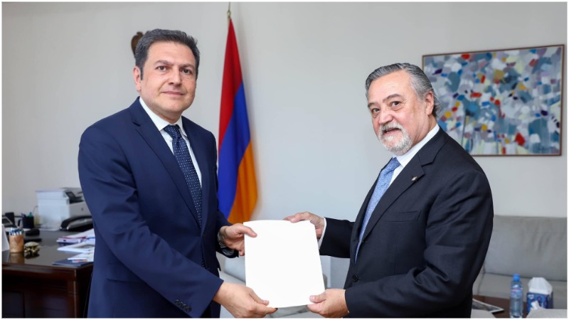 Արգենտինայի նորանշանակ դեսպանը հավատարմագրերի պատճենն է հանձնել ՀՀ ԱԳ փոխնախարարին