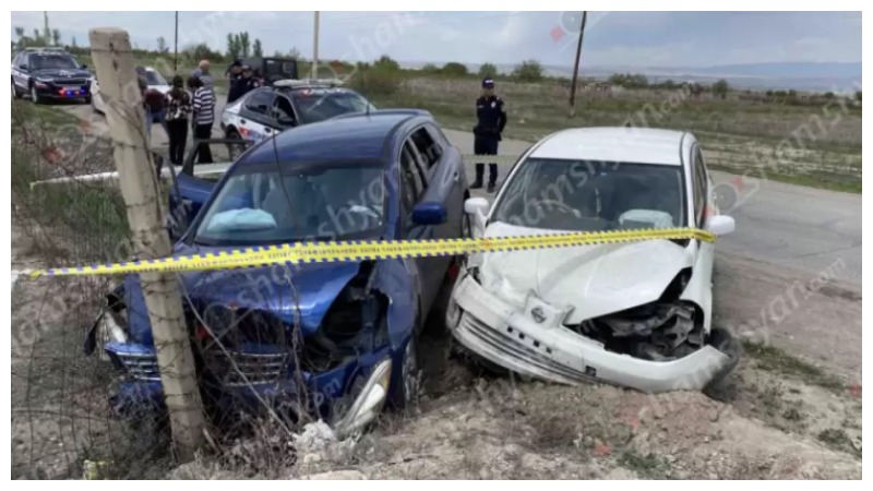 Արարատում բախվել են «Nissan Tiida»-ն և «Nissan Rogue»-ը․ կա 9 տուժած