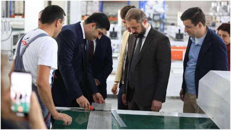  Պապոյանն այցելել է «ԻՄԷՔՍ գրուպ» ՍՊԸ (լուսանկարներ)