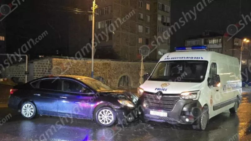 Ավտովթար Երևանում՝ ոստիկանության «Газель»-ի և «Nissan»-ի բախումով