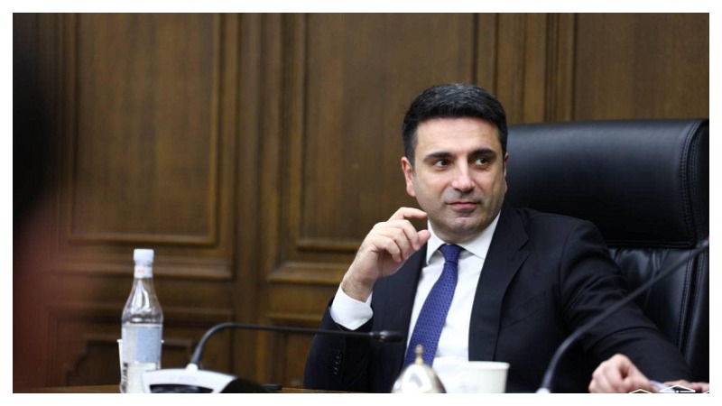 Խոսակցությանը միջամտեց հազարից մեկ դահլիճ մտնող Իշխանը, լկտի պահվածքով հրահրեց իրավիճակ. Սիմոնյան
