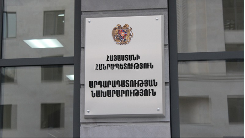 Տեսակցության եկած կինը փորձել է մեծ քանակությամբ զանգվածներ փոխանցել ամուսնուն (լուսանկարներ)