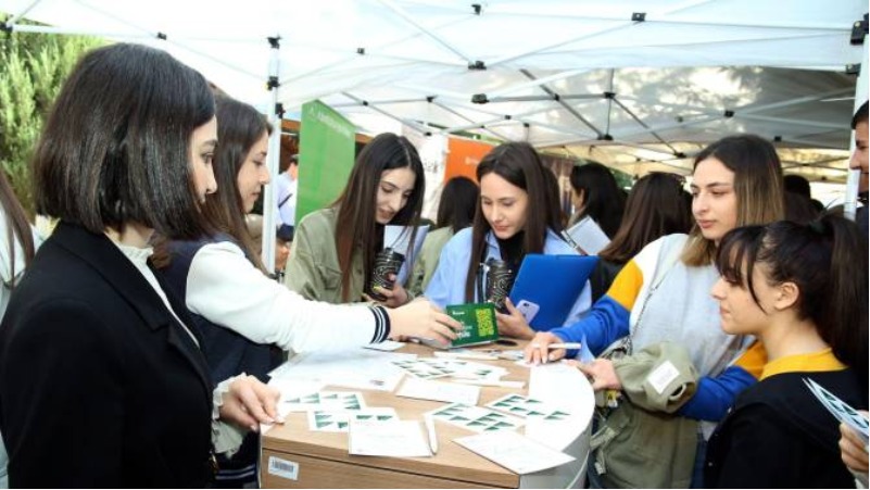 Աշխատանքի տոնավաճառ՝ տնտեսագիտական համալսարանում 