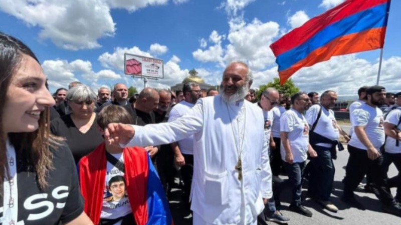 Բագրատ սրբազանը պարտիզանություն է անում. «Հրապարակ»