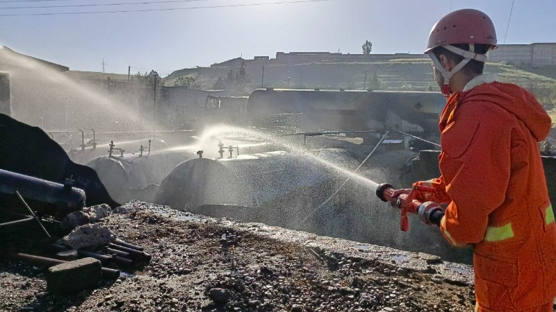 Բոլոր ռեզերվուարներից արտահոսքը դադարեցվել է. պայթյունի վայրում հերթապահում է ՓԾ 3 մարտական հաշվարկ (լուսանկարներ)