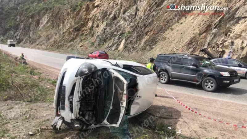 60-ամյա վարորդը «Honda»-ով դուրս է եկել երթևեկելի գոտուց, բախվել հողաթմբին և կողաշրջվել