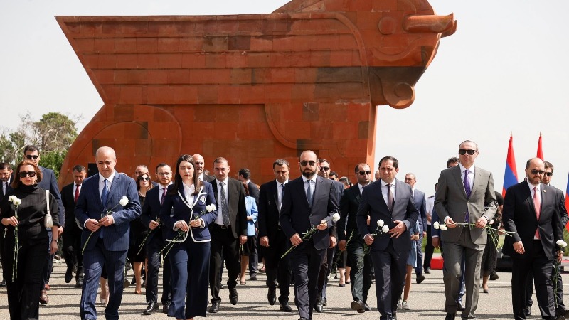 Արարատ Միրզոյանը ՀՀ ղեկավարների հետ այցելել է Սարդարապատի հուշահամալիր