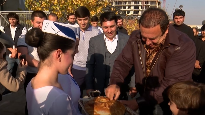 Երեխաները պետք է հեռու լինեն փողոցից, զբաղվեն մարզական և ստեղծագործական գործունեությամբ. Ծառուկյան