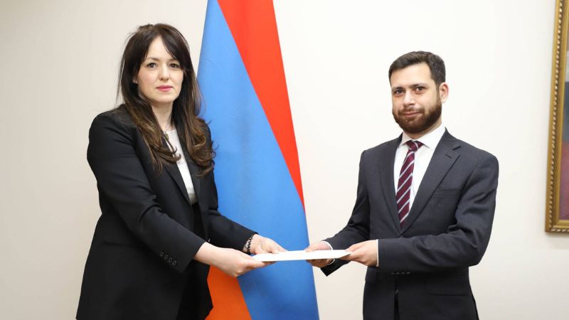 Չեռնոգորիայի նորանշանակ դեսպանն իր հավատարմագրերի պատճենն է հանձնել Վահան Կոստանյանին