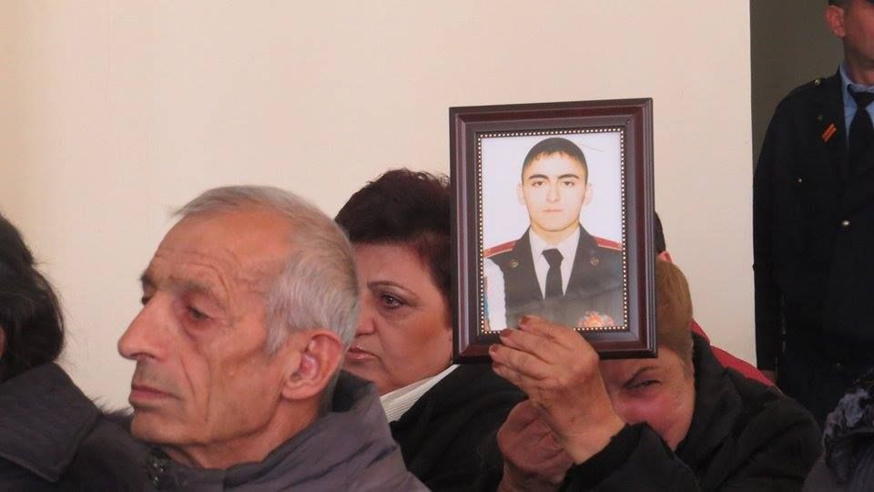 Թուրքե՜ր. սպանված կուրսանտի հարազատները փորձեցին հարձակվել մեղադրյալների վրա (լուսանկարներ)