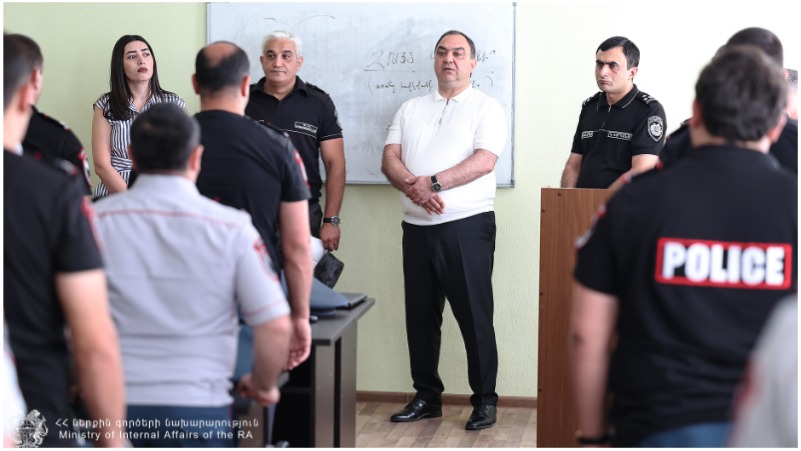 ՆԳ նախարարը հետաքրքրվել է ապագա քրեական ոստիկանների մասնագիտական պատրաստավածությամբ (տեսանյութ, լուսանկարներ)