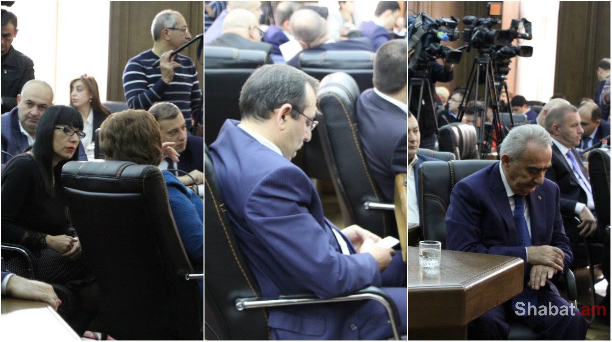 Ով ինչով էր զբաղված 2016թ. պետբյուջեի քննարկման ընթացքում (լուսանկարներ)