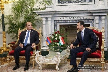 Հովիկ Աբրահամյանը հանդիպել է Տաջիկստանի վարչապետի հետ