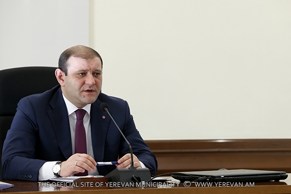 Մայրաքաղաքում մեկնարկել են ամանորյա տոնական ձևավորման աշխատանքները (տեսանյութ)