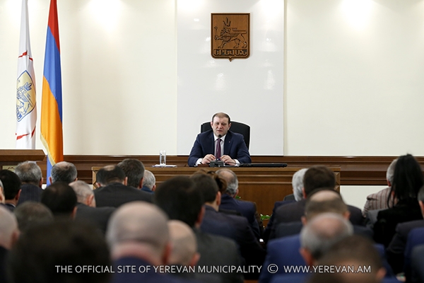 Մայրաքաղաքում մեկնարկել են ամանորյա տոնական ձևավորման աշխատանքները
