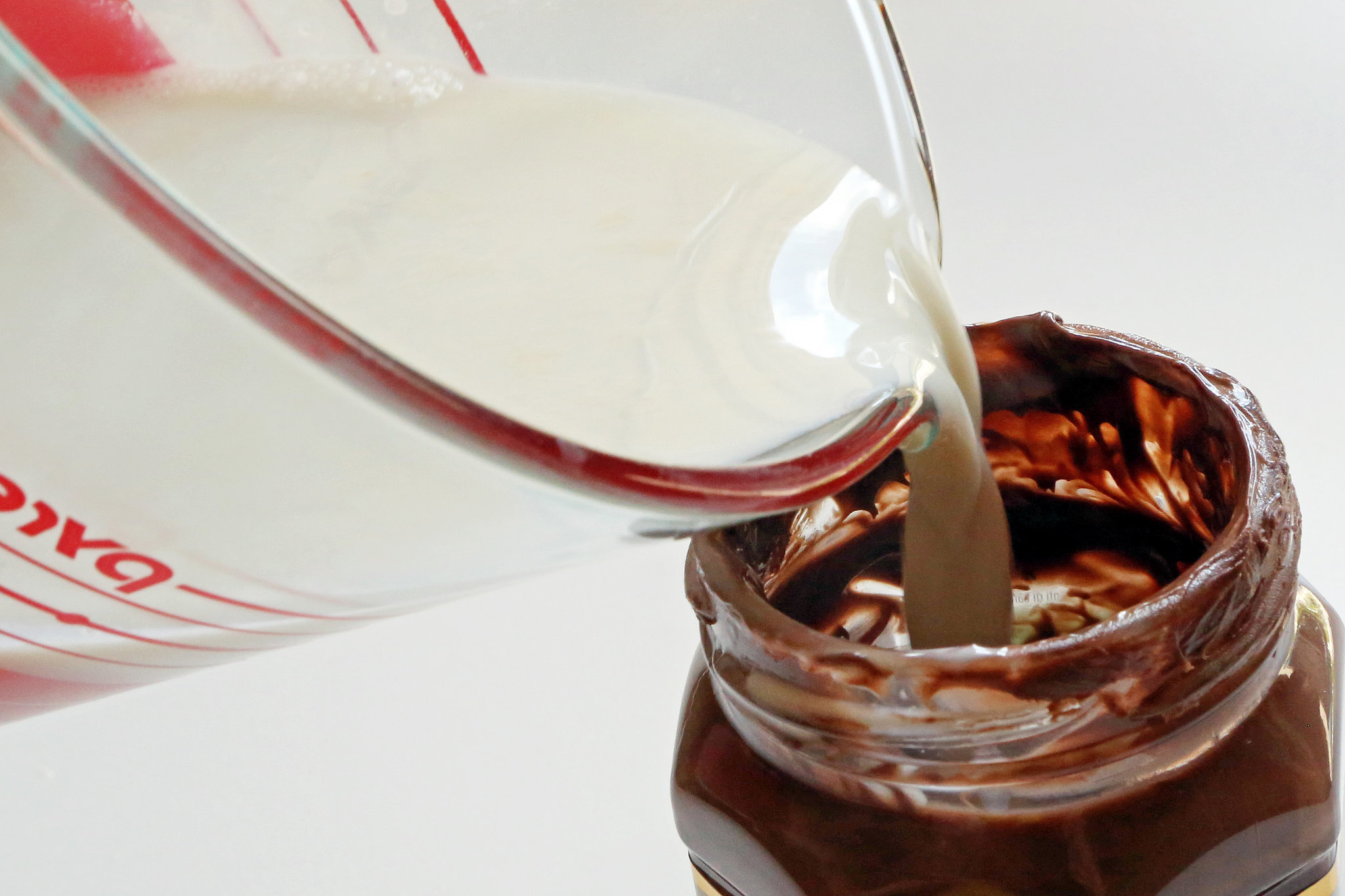 Ինչպես Nutella-ով համեղ տաք շոկոլադ պատրաստել