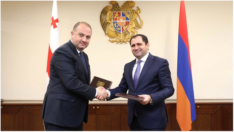 Պապիկյանն ու Չիկովանին ստորագրել են ՀՀ և Վրաստանի ՊՆ-ների միջև 2024-ի համագործակցության պլանը (տեսանյութ, լուսանկարներ)